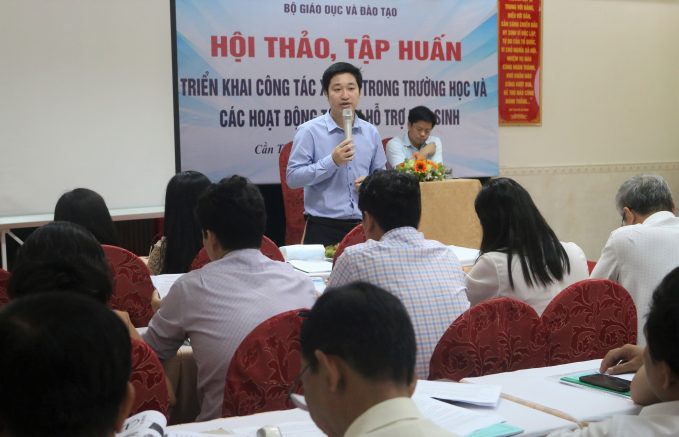 Ông Đỗ Mạnh Hùng - Tổng giám đốc Novaedu chia sẻ tại hội thảo.