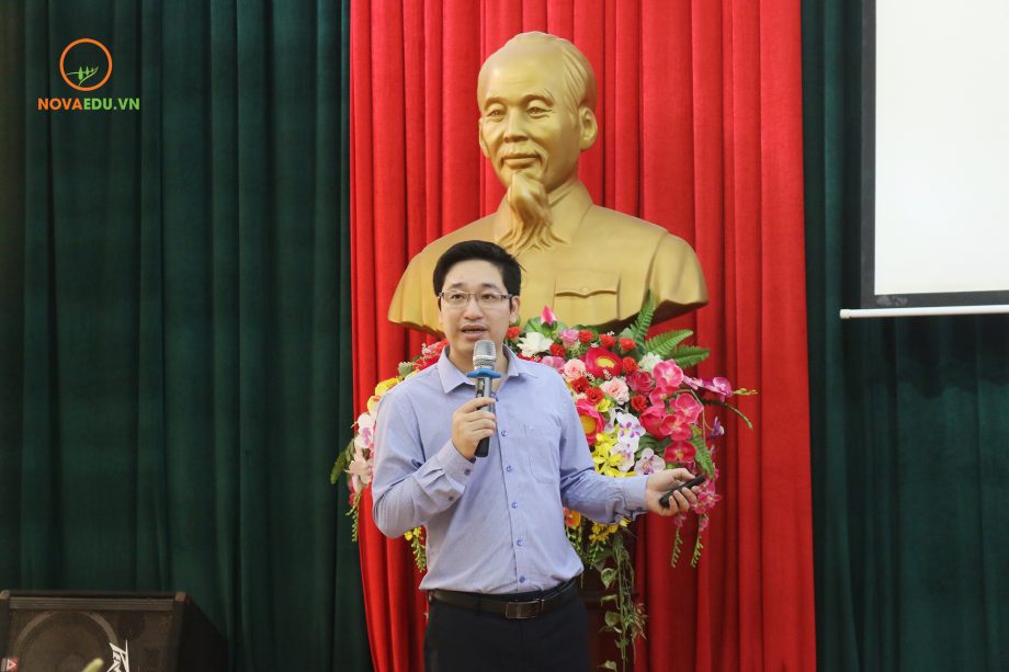 Ông Đỗ Mạnh Hùng - Tổng giám đốc Novaedu chia sẻ về kiến thức và vã năng hỗ trợ khởi nghiệp.