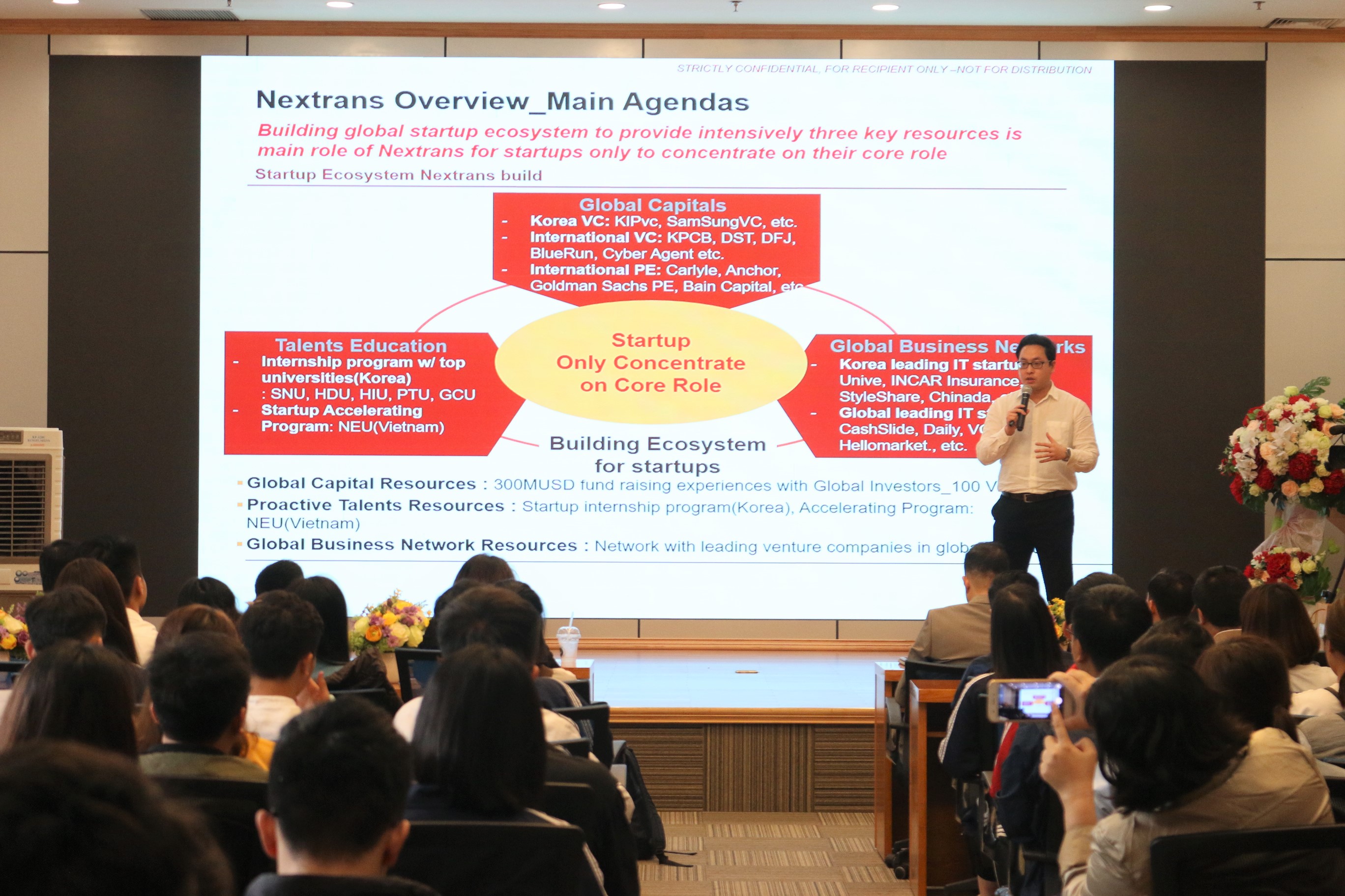 Diễn giả Chris Chae - Giám đốc quỹ đầu tư Nextrans chia sẻ tại Hội thảo Fintech.