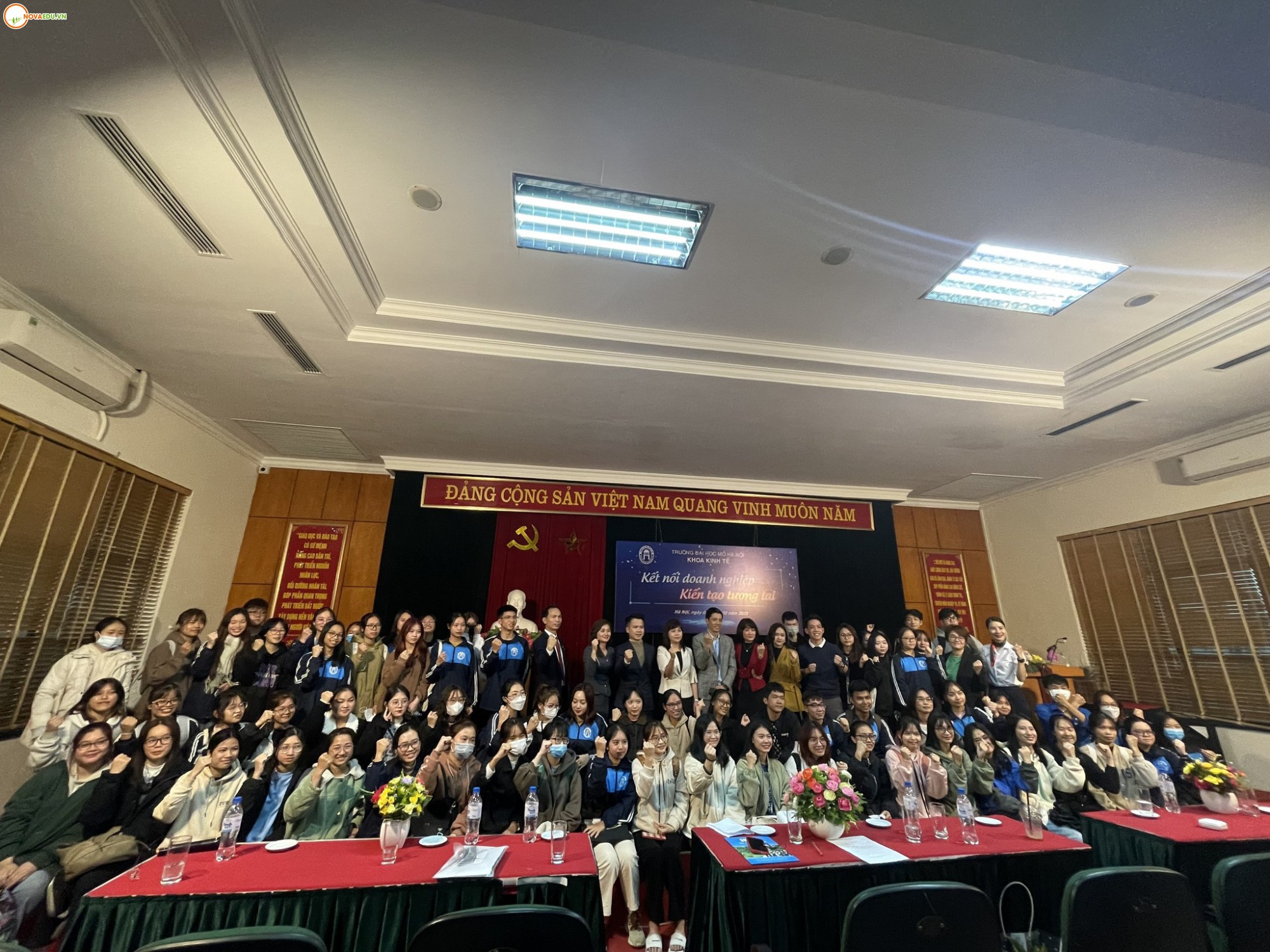 Khai Tâm Môn học " Kỹ năng nghề nghiệp" cho 600 sinh viên Đại học Mở- Hà Nội